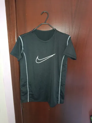 Camiseta de compressão preta Nike tam.P