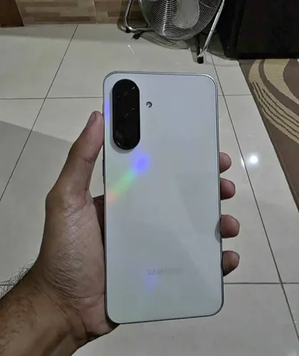 A36 NFC resistente a agua 256GB