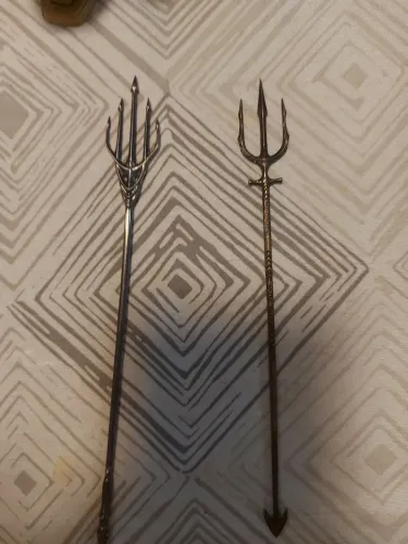 Tridente do Aquaman, parte da linha Steel Icons da Omelete Box.