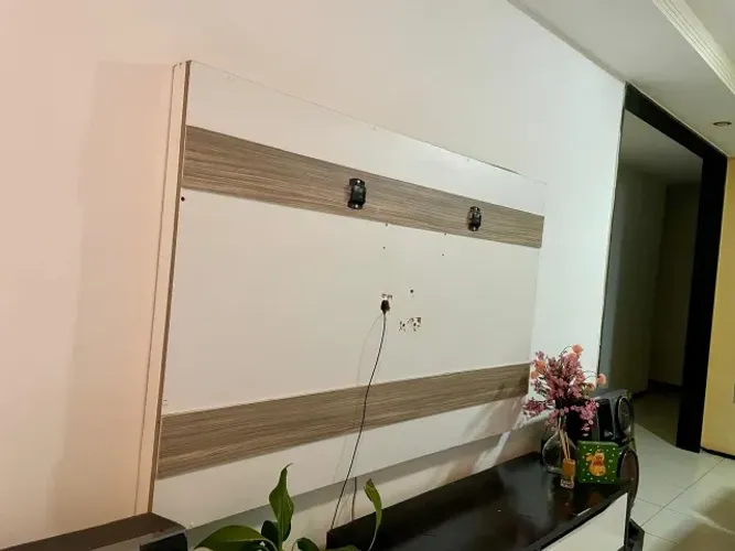 Painel para TV branco em madeira