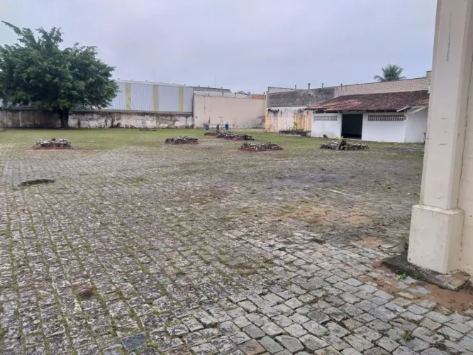 Aluguel pátio 2.500m2 ITAJAÍ Barra do rio.