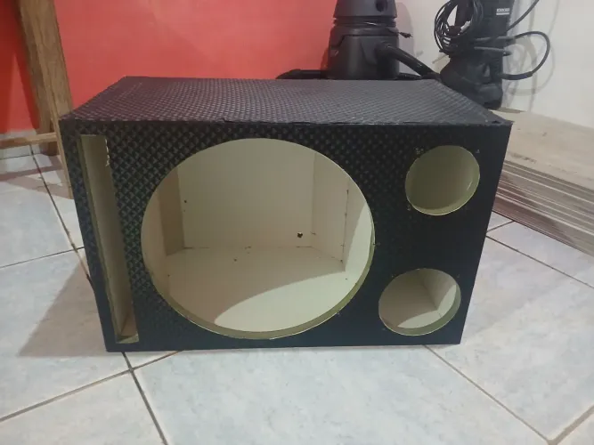 Caixa de som automotivo 