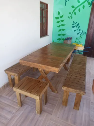 Mesa de madeira maciça
