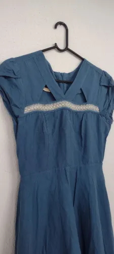 Vestido azul linho com pedraria. Tamanho M
