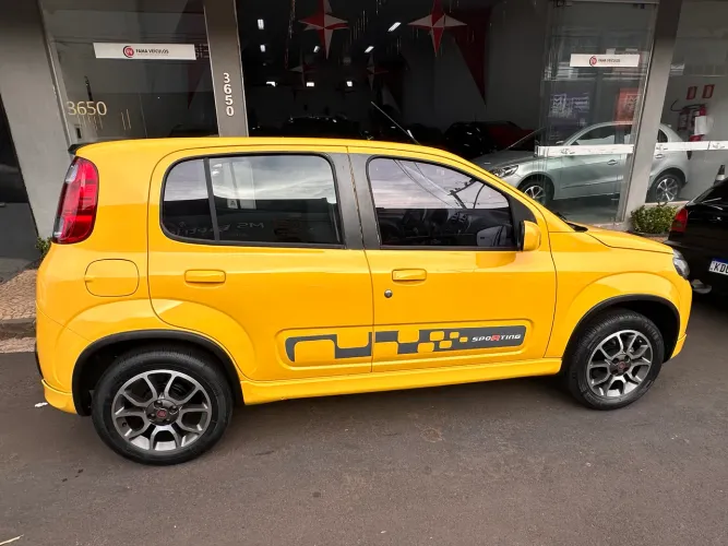 Fiat Uno Sporting 1.4 EVO Fire Flex 8V 4P 2012