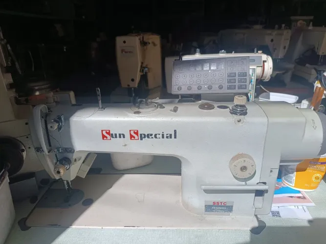 Vendo máquina reta eletrônica industrial
