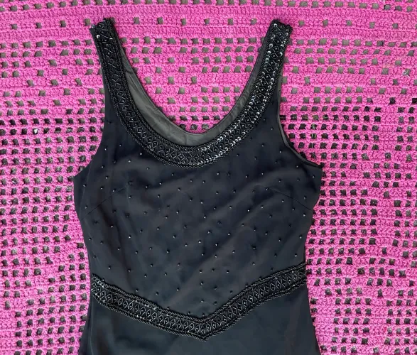 Vestido preto de festa