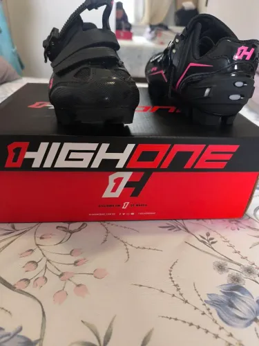 Vendo Sapatilha MTB feminina High One - Preta com rosa