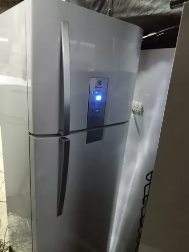Geladeira Electrolux Frost fre painel digital gelando perfeitamente vendo entrego