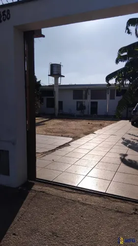 Aluga-se Terreno com 4 Studios - Zona Oeste