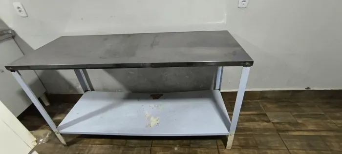 Mesa braesi. 1,60 de comprimento por 60 de largura