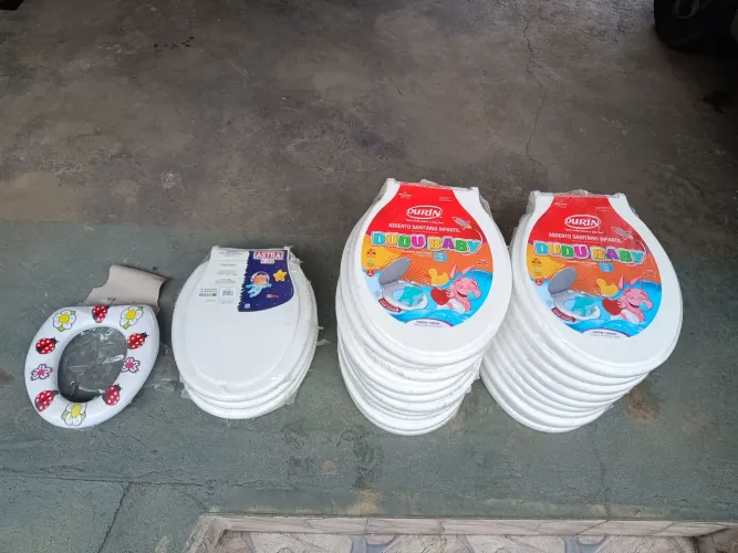 Vendo lote com 25 tampas para vaso sanitário infantil novas.