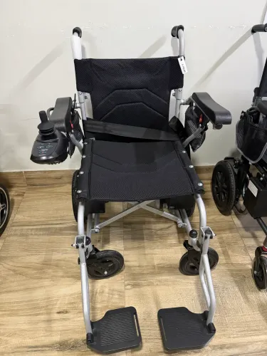 Cadeira de rodas motorizada 