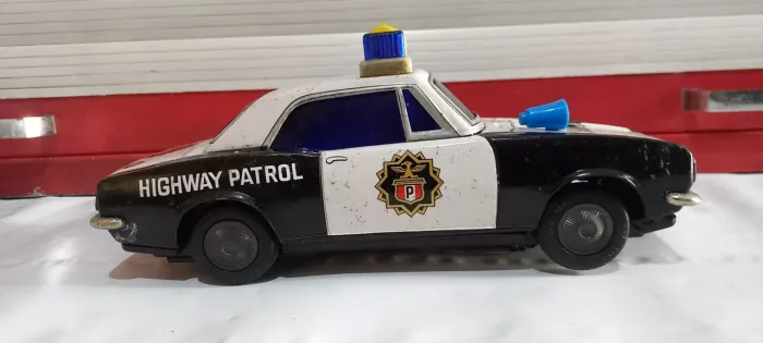  BRINQUEDO  / CARRO DE POLÍCIA / VINTAGE  / RELÍQUIA 