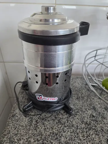 Extrator e espremedor de suco profissional