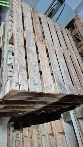 Pallets seminovos reforçados medidas variadas, madeira eucalipto, entregamos. 