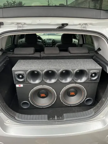 Caixa de som automotivo 