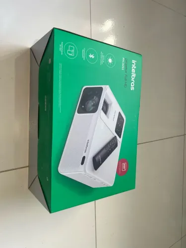 Projetor Intelbras Full HD PFL5211 5200 lumens.