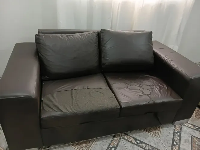 Sofá cama de couro marrom 