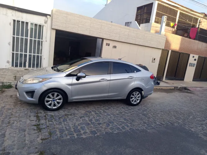 Ford Fiesta Sedan SE 1.6 16V Flex 4P 2011
