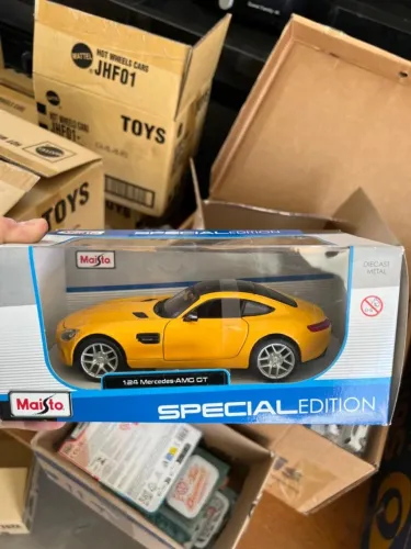 Maisto 1:24 Special Edition MERCEDES AMG GT - PRECINHOOO