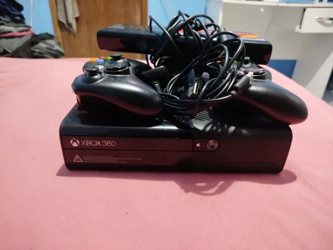 Xbox 360 super slim 