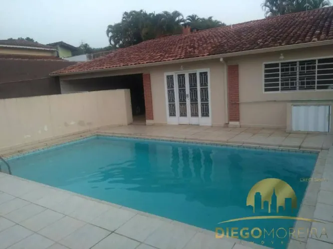 Casa à venda ou locação em Atibaia com 3 dormitórios - 701 m²