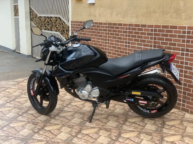 Vendo Cb 300r em ótimo estado !!