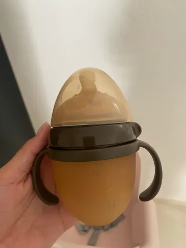 Mamadeira Nano silicone 150 ml usada 1 vez, com um leve rasguinho no bico.