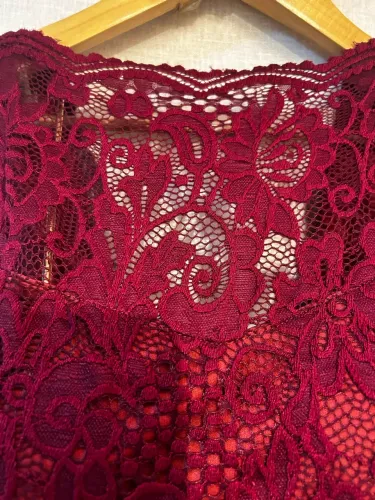 Vestido vermelho vinho festa usado 1 vez todo na renda e forrado