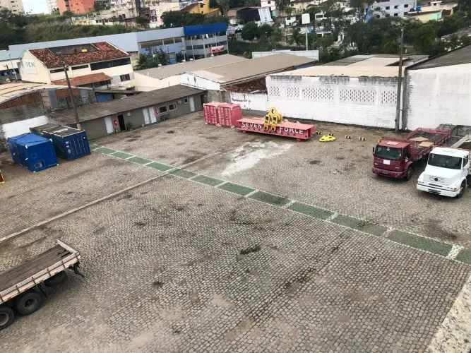 Galpão à Venda em Granja dos Cavaleiros, Macaé, 3531m²