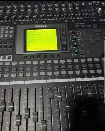 Mesa de som Yamaha 01v96i