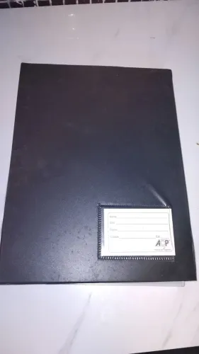 Fichário A4 com 100 plásticos capa preta ACP