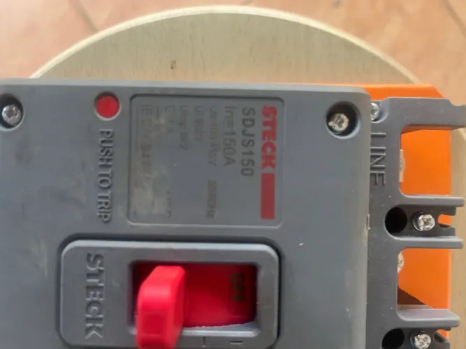 Steck SDJS150 (Caixa Moldada Tripolar de 150A)