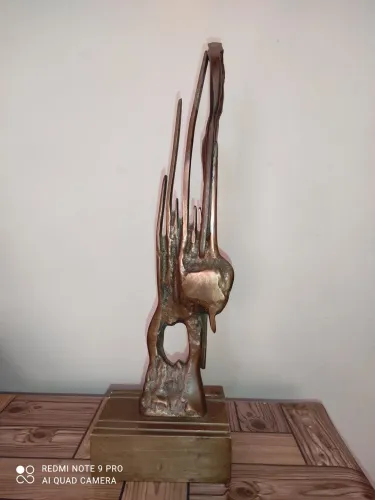 Escultura antiga,única,metal/bronze: