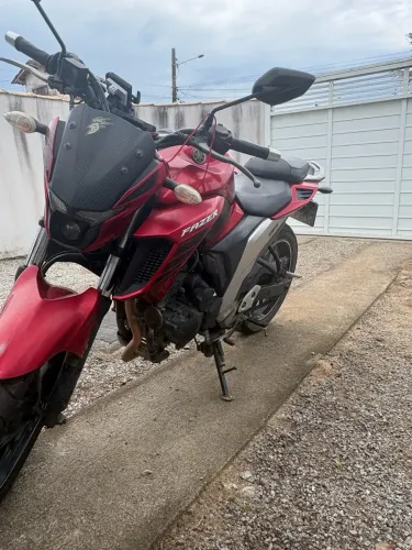 Vendo FZ25 Yamaha moto nova