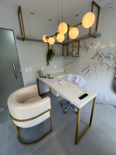 Vendo consultório completo. 