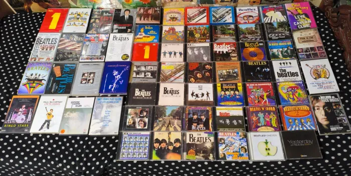 Beatles Lote com 42 cds e 20 dvds raros e comuns rock