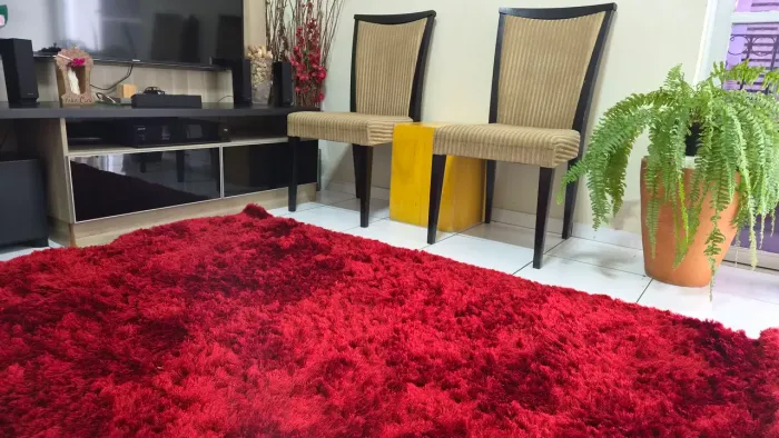 TAPETE VERMELHO/VINHO FELPUDO 2x1,5 METROS