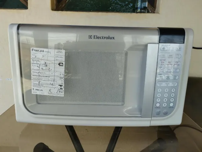 Microondas Electrolux de 31 litros