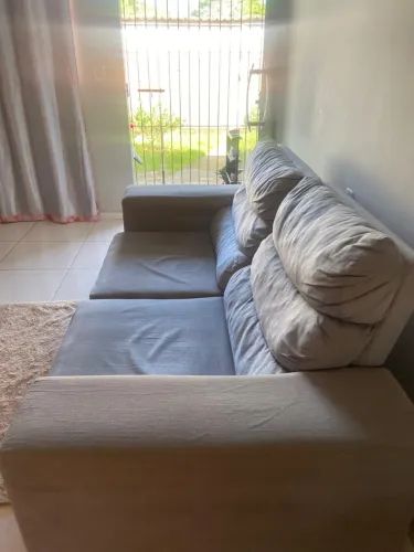 Sofá retrátil cinza
