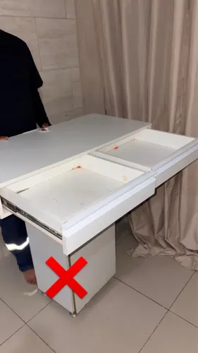 Balcão com gavetas