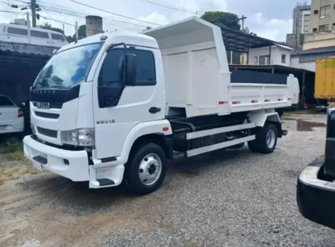 Caminhão basculante Iveco vertis