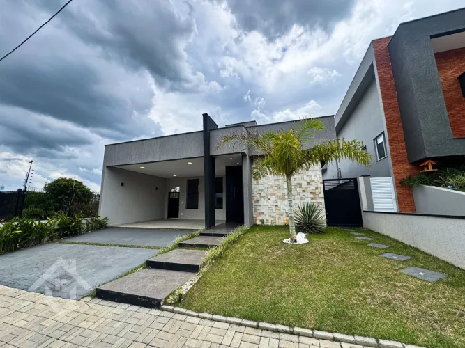 Casa Térrea à Venda no Condomínio Santa Mônicca em Caçapava - SP