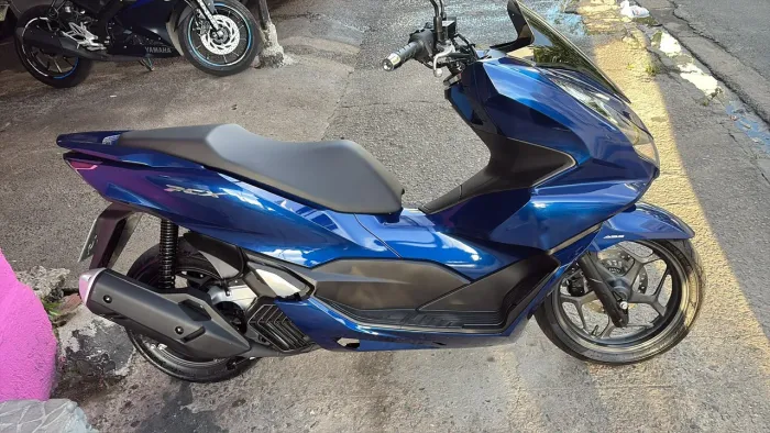 Moto zero sem detalhe