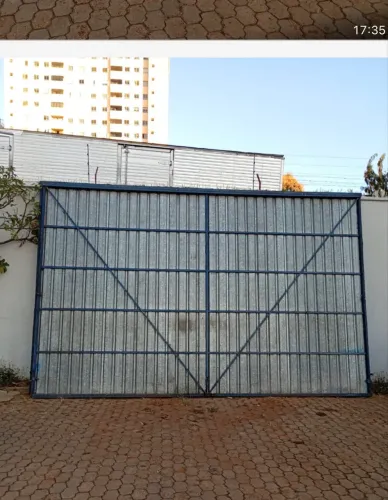 Vendo portão metálico 2 folhas R$ 3.000,00 cada portão