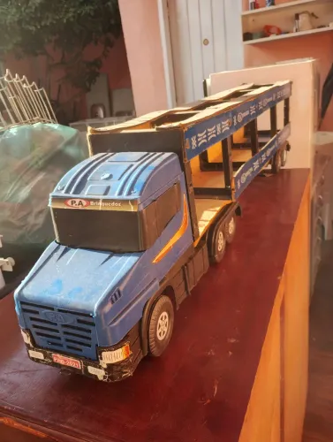 Uma frota de caminhao por apenas 40 reais