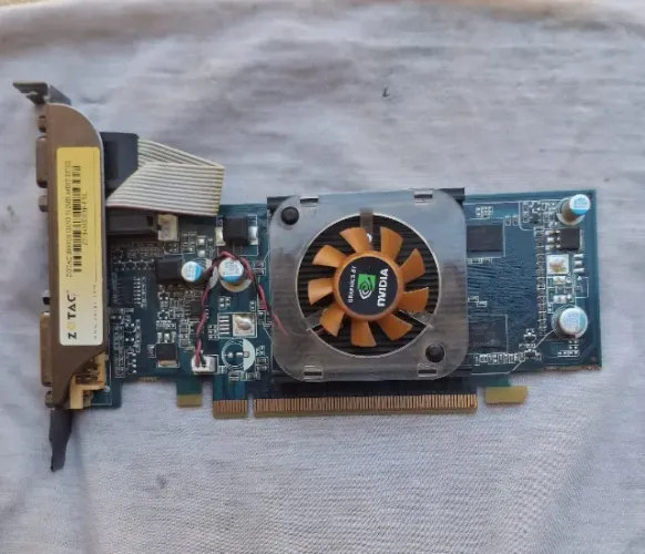 Placa de vídeo Zotac GeForce 8400GS
