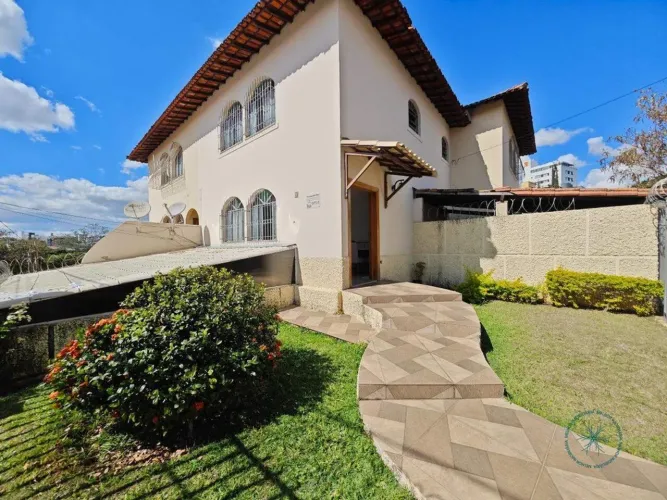 Casa Geminada à Venda em Itapoã, Belo Horizonte - MG
