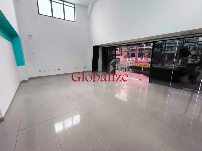 Loja Comercial para locação, com 300 m², 9 salas, recepção grande, 4 banheiros na Vila Mat